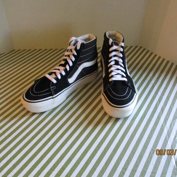 Vans Off the Wall High-Top Sneakers - Picture 2 of 16